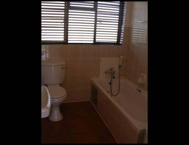 2 BEDROOM TOWNHOUSE TO LET IN LONEHILL